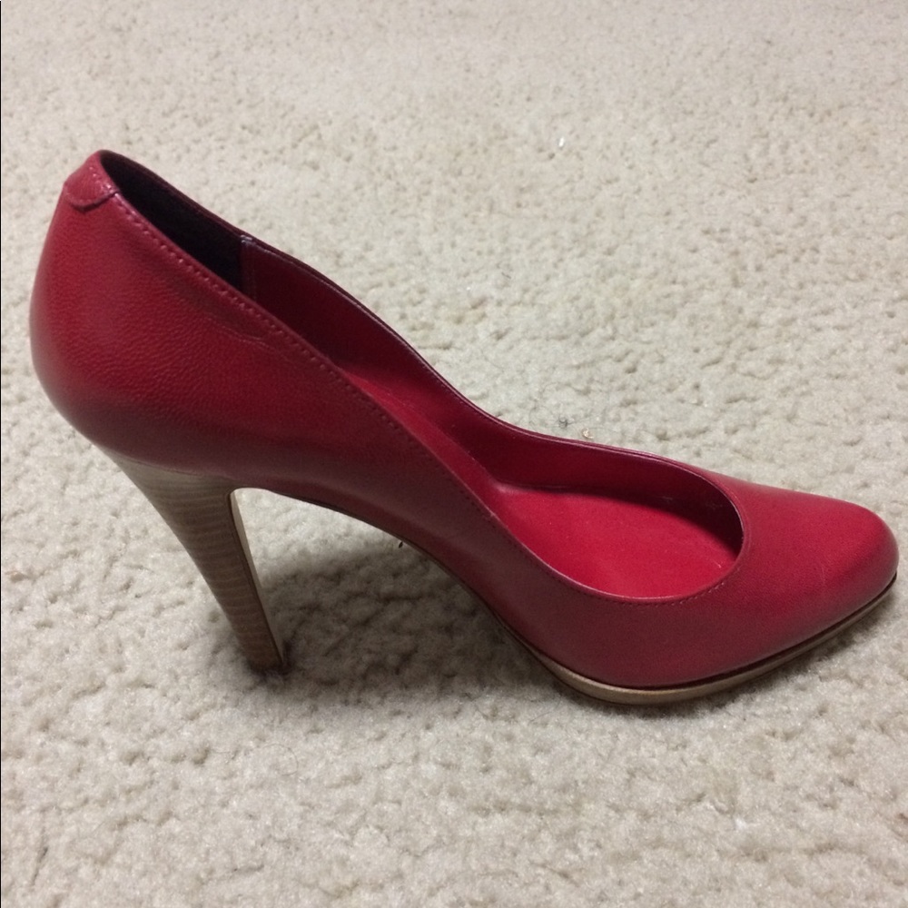 Red heels - Picture 2 of 3